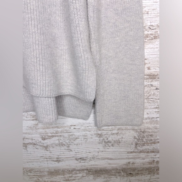 Athleta Light Grey Rest Day Hoodie Sweater Sz small great blend!  LIKE NEW! - Picture 5 of 9